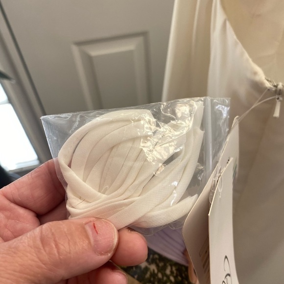 NWT IVORY FULL WEDDING/PROM DRESS SIZE 8 - Picture 7 of 15